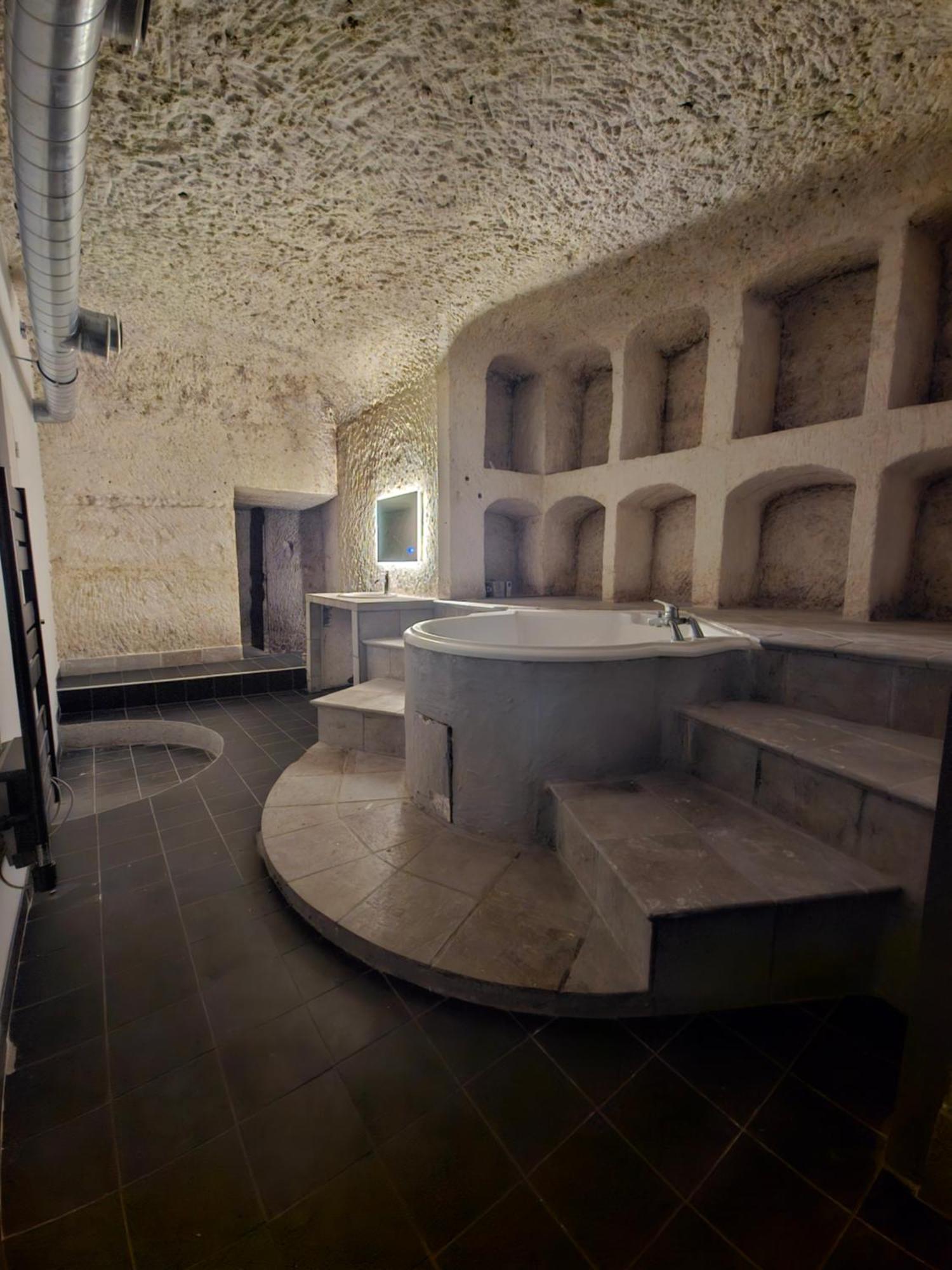 Apartamento Troglodyte Baths Saint-Étienne-de-Chigny Exterior foto